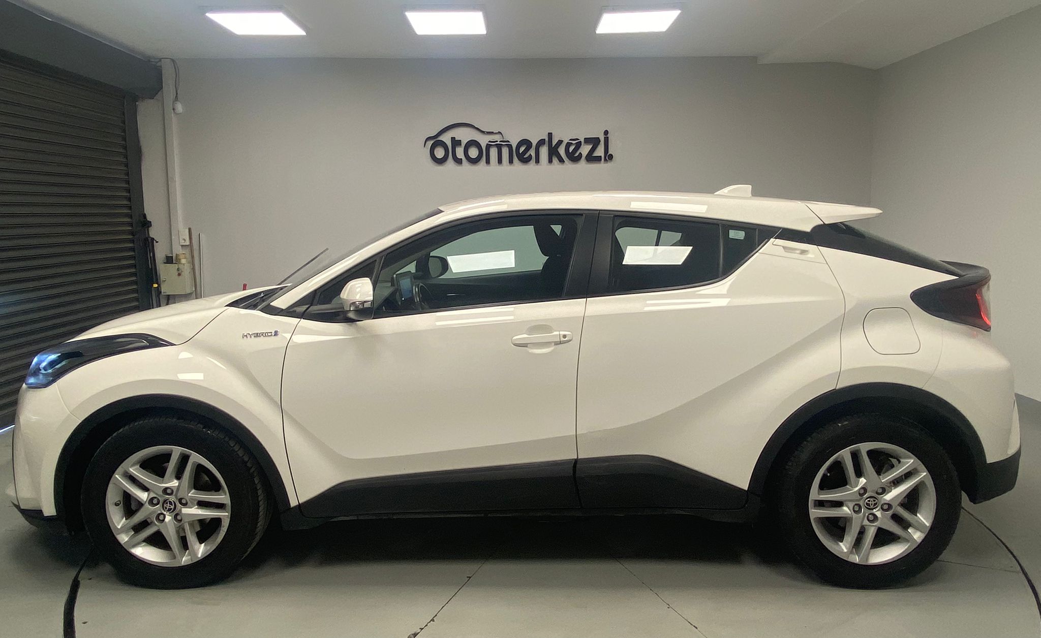 TOYOTA C-HR 21